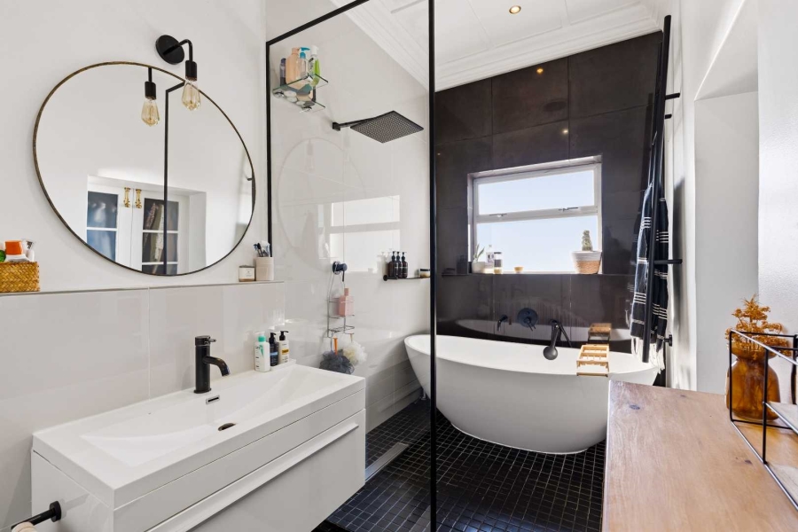 2 Bedroom Property for Sale in Green Point Western Cape